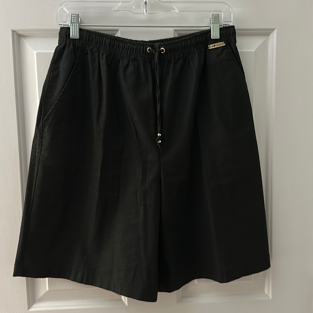 St. John by Marie Gray Black Linen Shorts size Small S